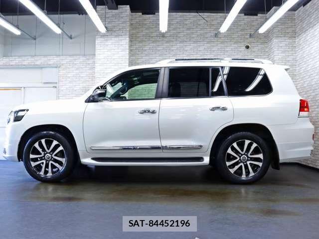 Toyota LAND CRUISER 2017-05 7220654-12