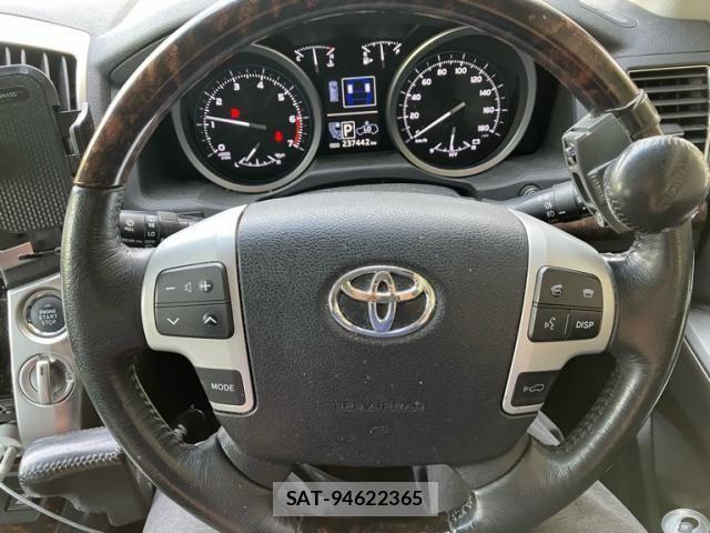 Toyota LAND CRUISER 2015-06 7220649-14