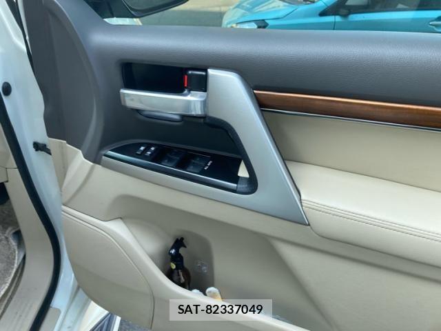 Toyota LAND CRUISER 2017-10 7220655-11