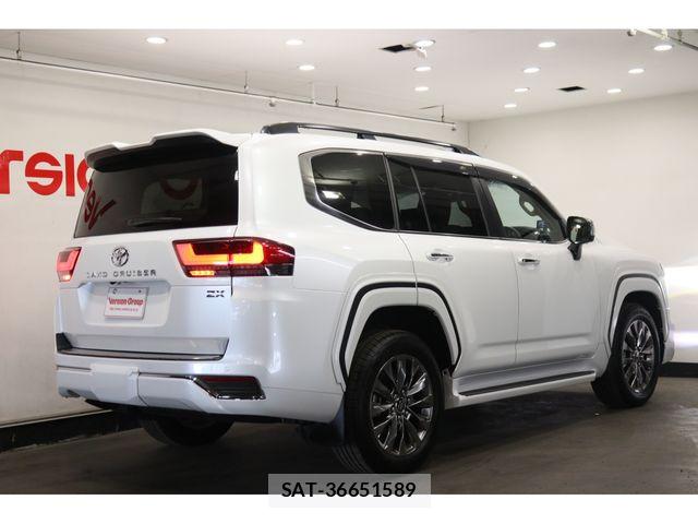 Toyota LAND CRUISER 2024-07 7272176-1