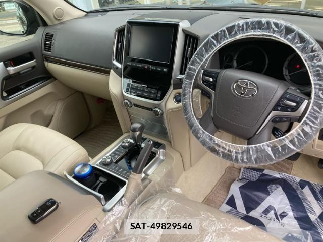 Toyota LAND CRUISER 2019-01 7358395-12