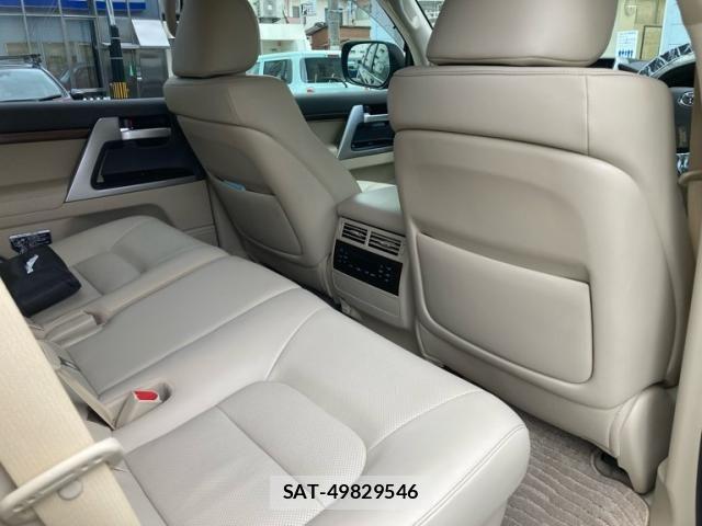 Toyota LAND CRUISER 2019-01 7358395-15
