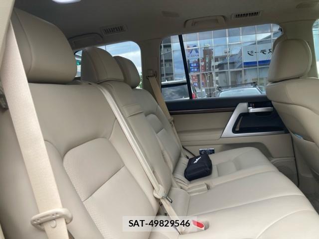 Toyota LAND CRUISER 2019-01 7358395-16