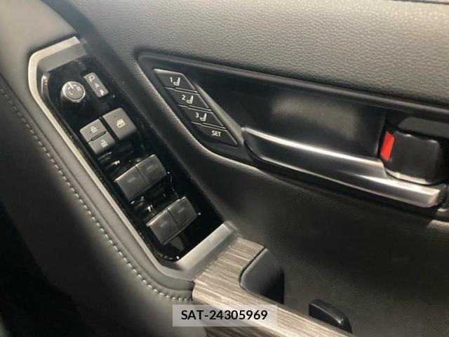 Toyota LAND CRUISER 2023-08 7724898-18