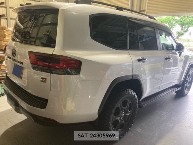 Toyota LAND CRUISER 2023-08 7724898-3