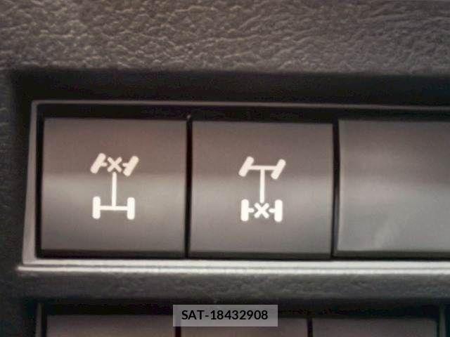 Toyota LAND CRUISER 2024-05 7962330-9
