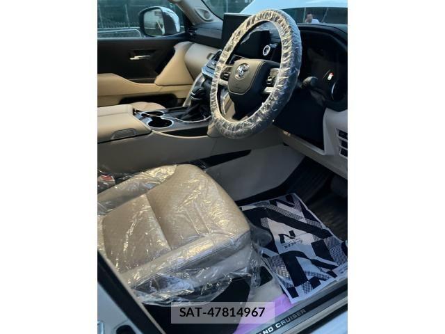 Toyota LAND CRUISER 2023-06 8036304-16