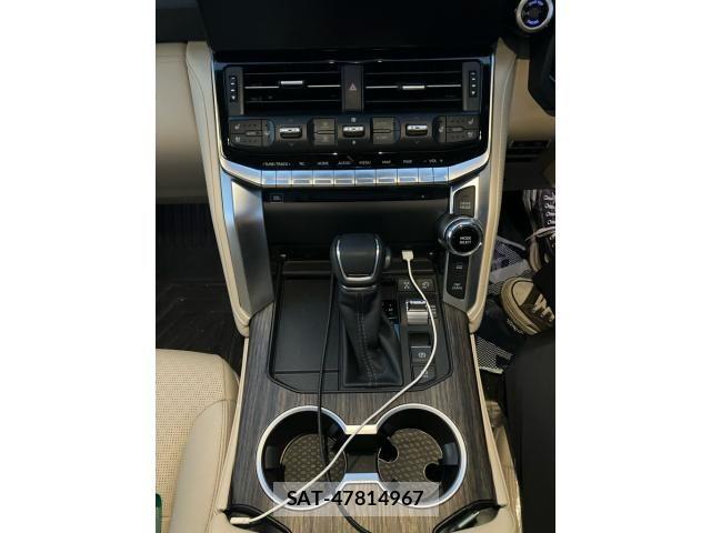 Toyota LAND CRUISER 2023-06 8036304-21