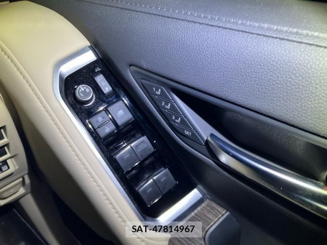 Toyota LAND CRUISER 2023-06 8036304-24