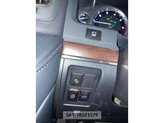 Toyota LAND CRUISER 2018-03 8074271-25