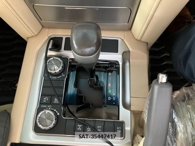 Toyota LAND CRUISER 2016-05 8074273-24