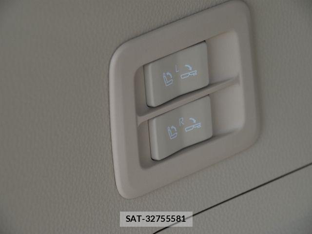 Toyota LAND CRUISER 2023-08 8100020-20