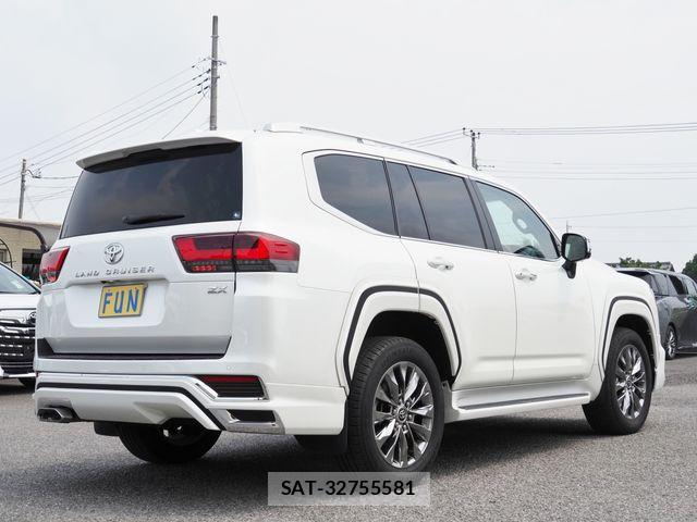 Toyota LAND CRUISER 2023-08 8100020-4