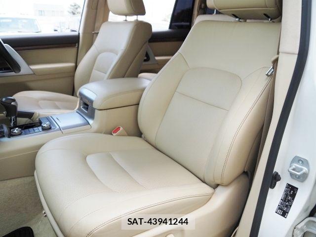 Toyota LAND CRUISER 2017-07 8146034-12