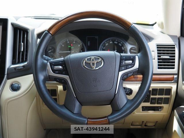 Toyota LAND CRUISER 2017-07 8146034-17