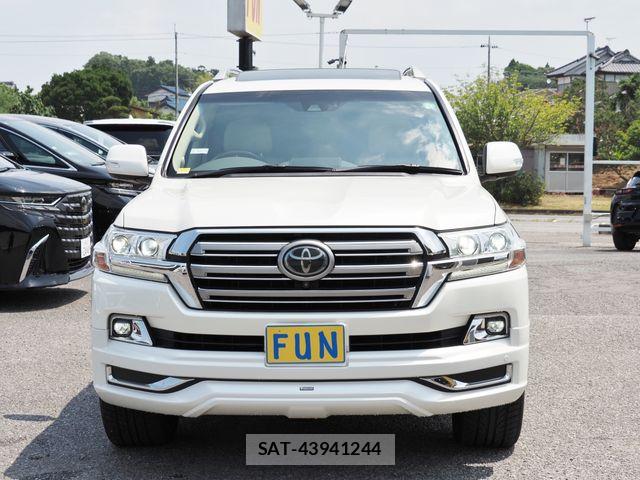 Toyota LAND CRUISER 2017-07 8146034-1