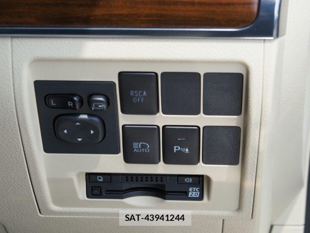Toyota LAND CRUISER 2017-07 8146034-25