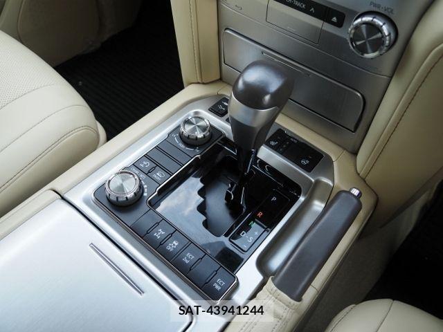 Toyota LAND CRUISER 2017-07 8146034-26