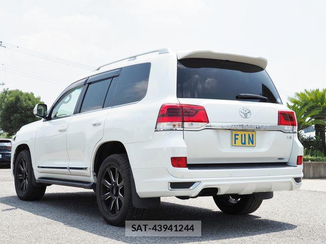 Toyota LAND CRUISER 2017-07 8146034-5