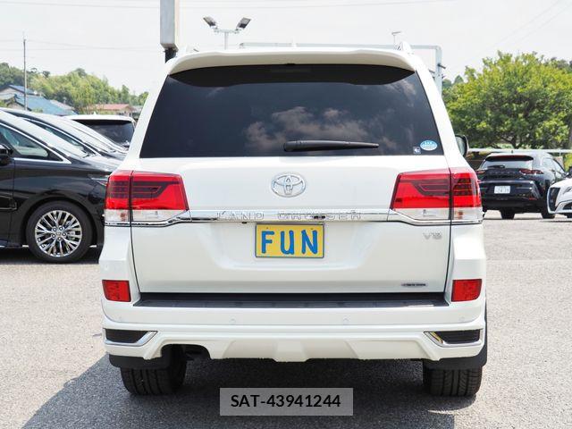 Toyota LAND CRUISER 2017-07 8146034-6