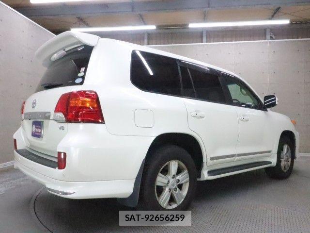 Toyota LAND CRUISER 2012-02 8158665-1