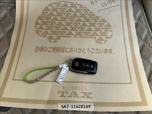 Toyota LAND CRUISER 2023-09 8208228-18