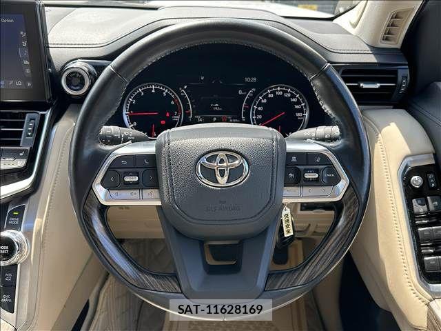 Toyota LAND CRUISER 2023-09 8208228-1