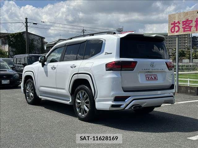 Toyota LAND CRUISER 2023-09 8208228-2