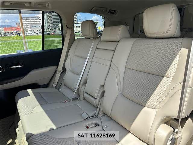 Toyota LAND CRUISER 2023-09 8208228-4