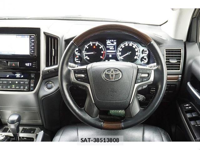 Toyota LAND CRUISER 2019-01 8208231-11