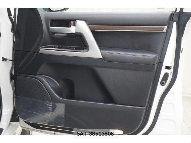 Toyota LAND CRUISER 2019-01 8208231-12
