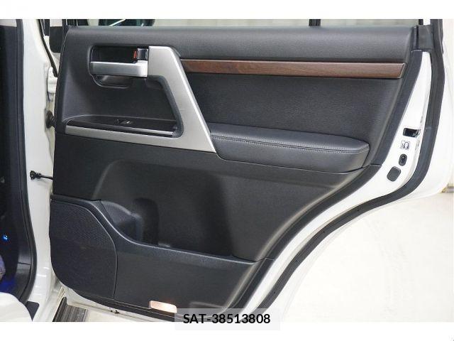 Toyota LAND CRUISER 2019-01 8208231-13