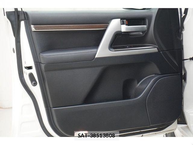 Toyota LAND CRUISER 2019-01 8208231-14