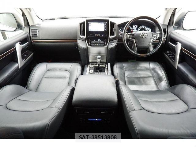 Toyota LAND CRUISER 2019-01 8208231-1