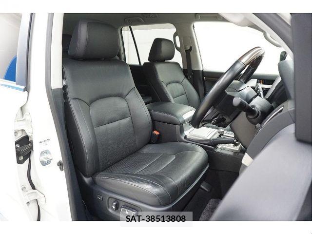 Toyota LAND CRUISER 2019-01 8208231-6