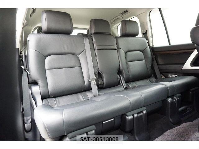 Toyota LAND CRUISER 2019-01 8208231-7