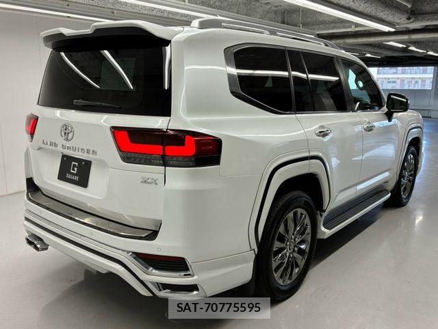Toyota LAND CRUISER 2023-07 8208227-14