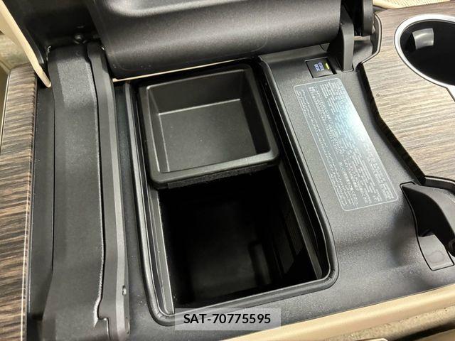 Toyota LAND CRUISER 2023-07 8208227-25