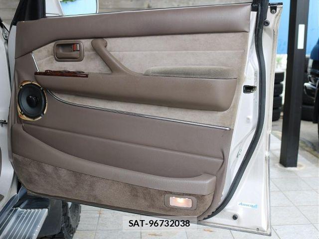 Toyota LAND CRUISER 1996-01 8208239-11