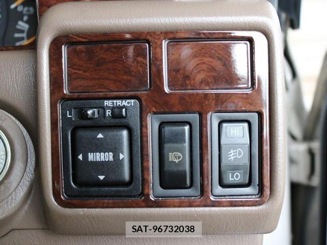Toyota LAND CRUISER 1996-01 8208239-13