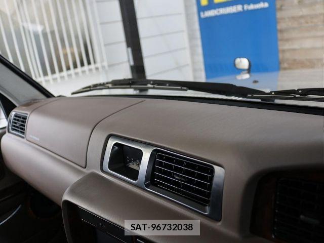 Toyota LAND CRUISER 1996-01 8208239-16
