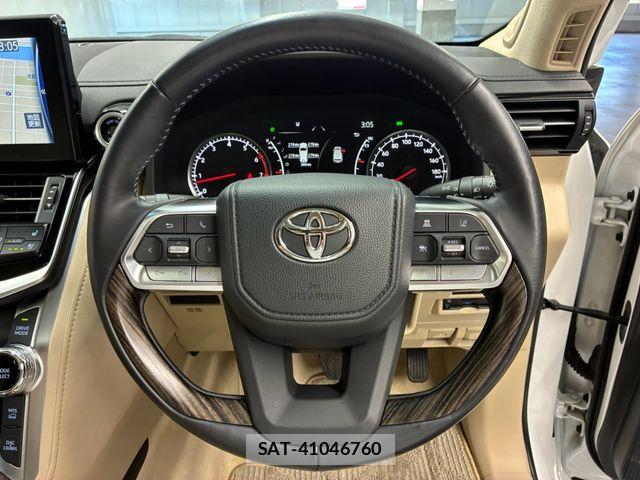 Toyota LAND CRUISER 2023-09 8208220-24