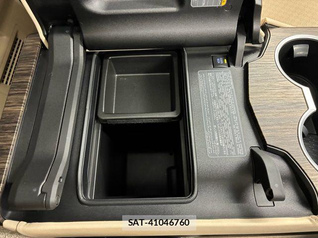 Toyota LAND CRUISER 2023-09 8208220-27