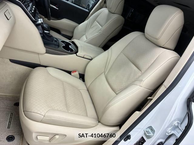 Toyota LAND CRUISER 2023-09 8208220-5