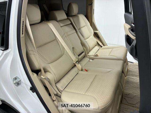 Toyota LAND CRUISER 2023-09 8208220-6