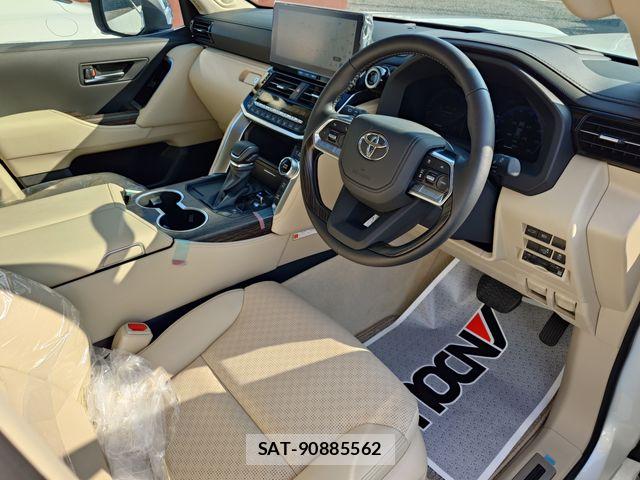 Toyota LAND CRUISER 2025-07 8208216-10