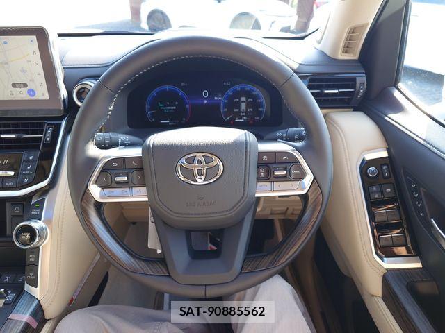 Toyota LAND CRUISER 2025-07 8208216-12