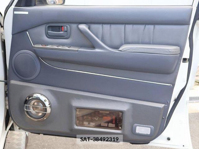 Toyota LAND CRUISER 1995-01 8208240-13