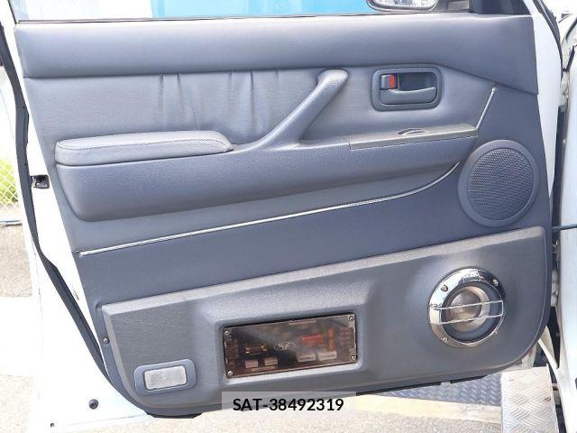 Toyota LAND CRUISER 1995-01 8208240-16