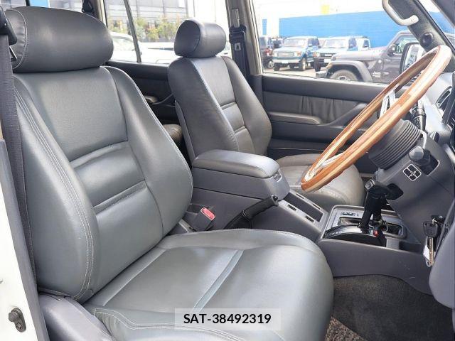 Toyota LAND CRUISER 1995-01 8208240-5